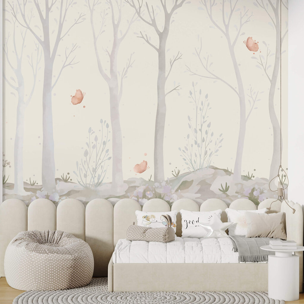 Papillons et arbres nus dans un intérieur