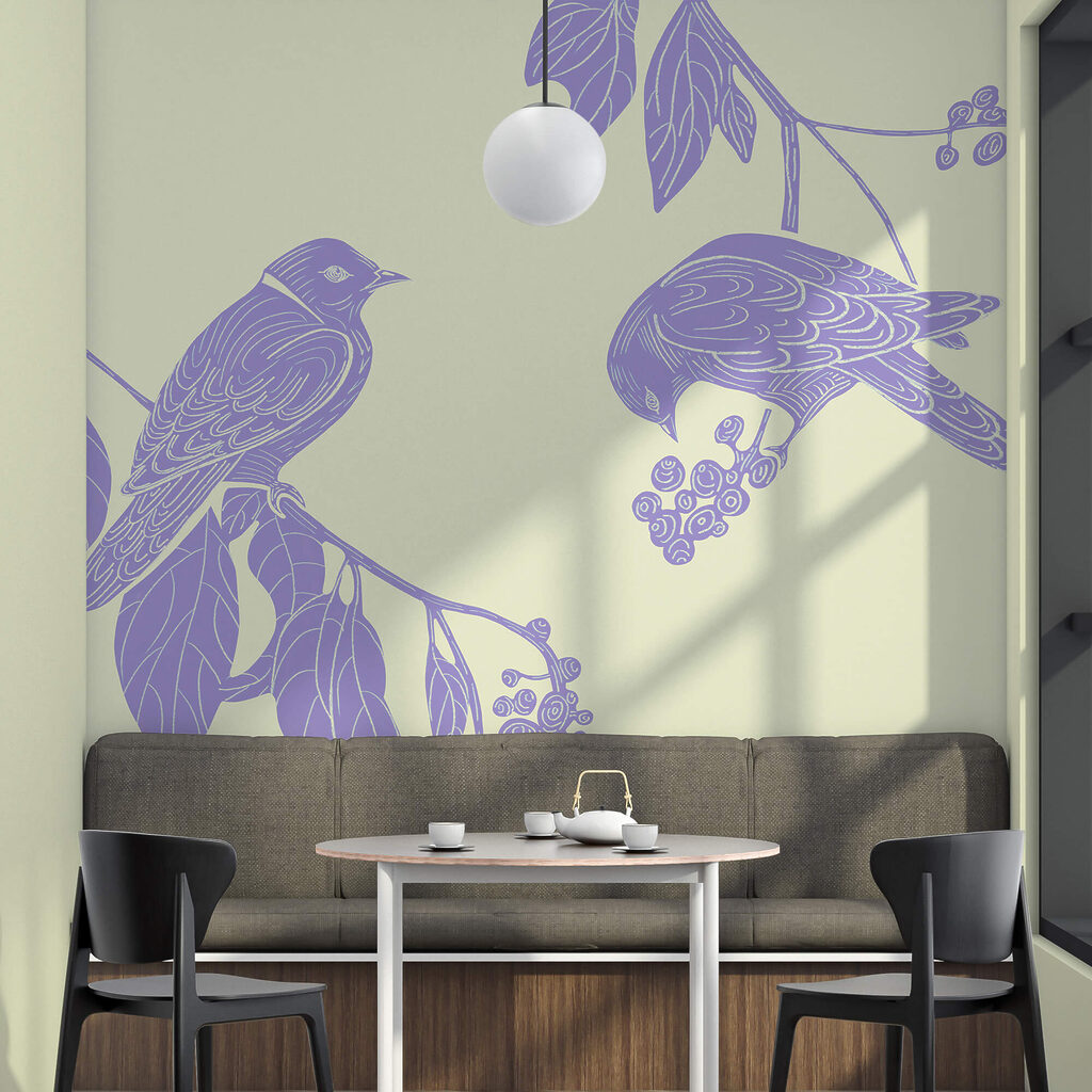 Oiseaux parmi les baies dans un intérieur