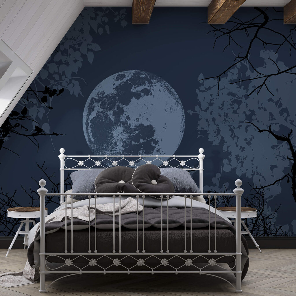 Lune entre les branches dans un intérieur