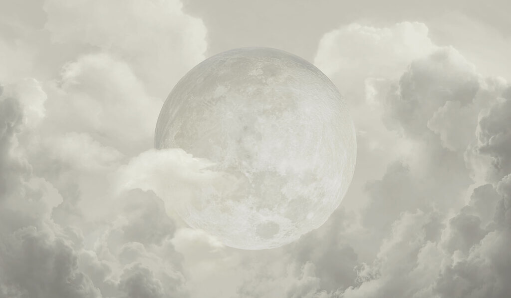 Lune entre les nuages — motif complet