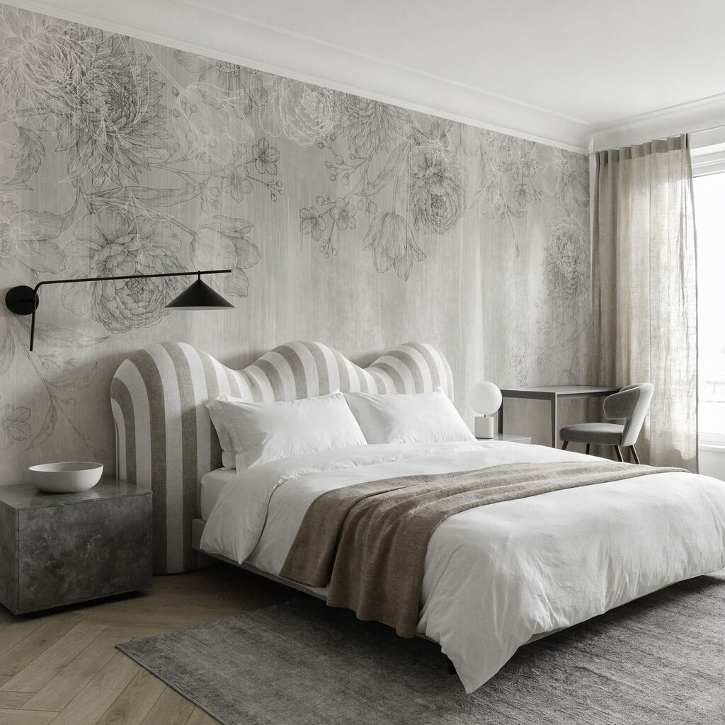 Fleurs sur traînées peintes dans un intérieur