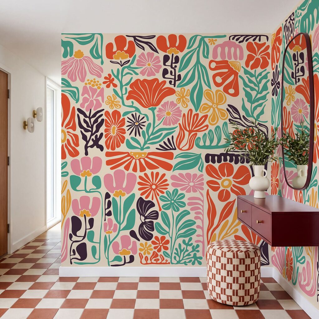 Fleurs tropicales découpées dans un intérieur