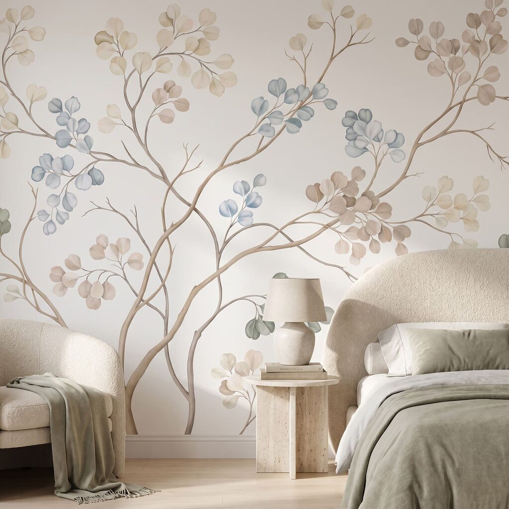 Rameaux aux feuilles rondes dans un intérieur