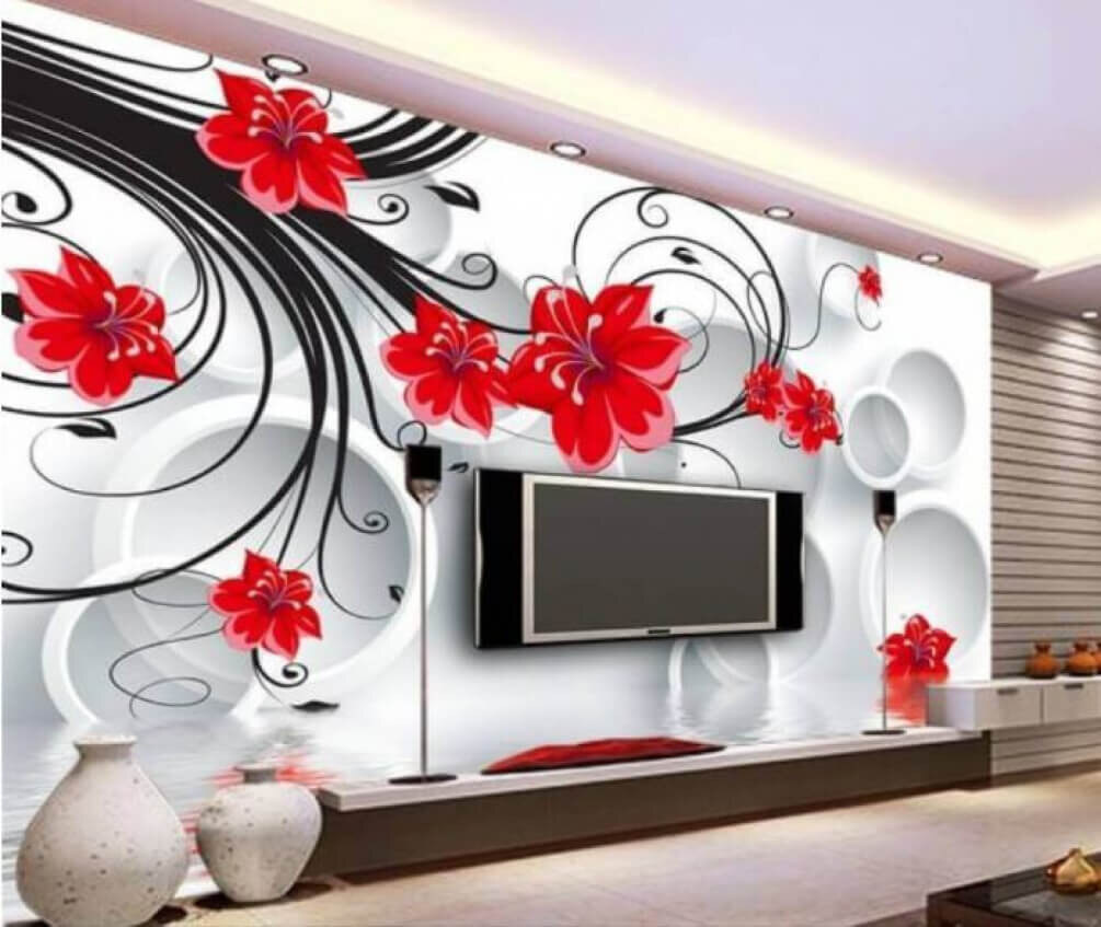 Fleurs rouges sur l’onde dans un intérieur