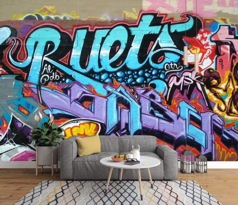 Lettres aux couleurs urbaines dans un intérieur