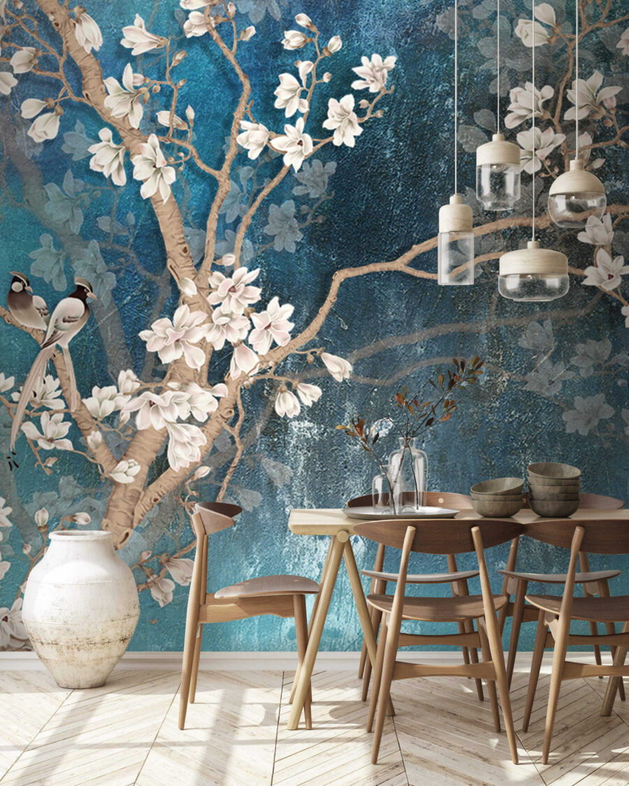 Rameaux fleuris en contraste dans un intérieur