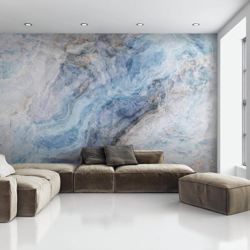 Veines bleues sur blanc dans un intérieur