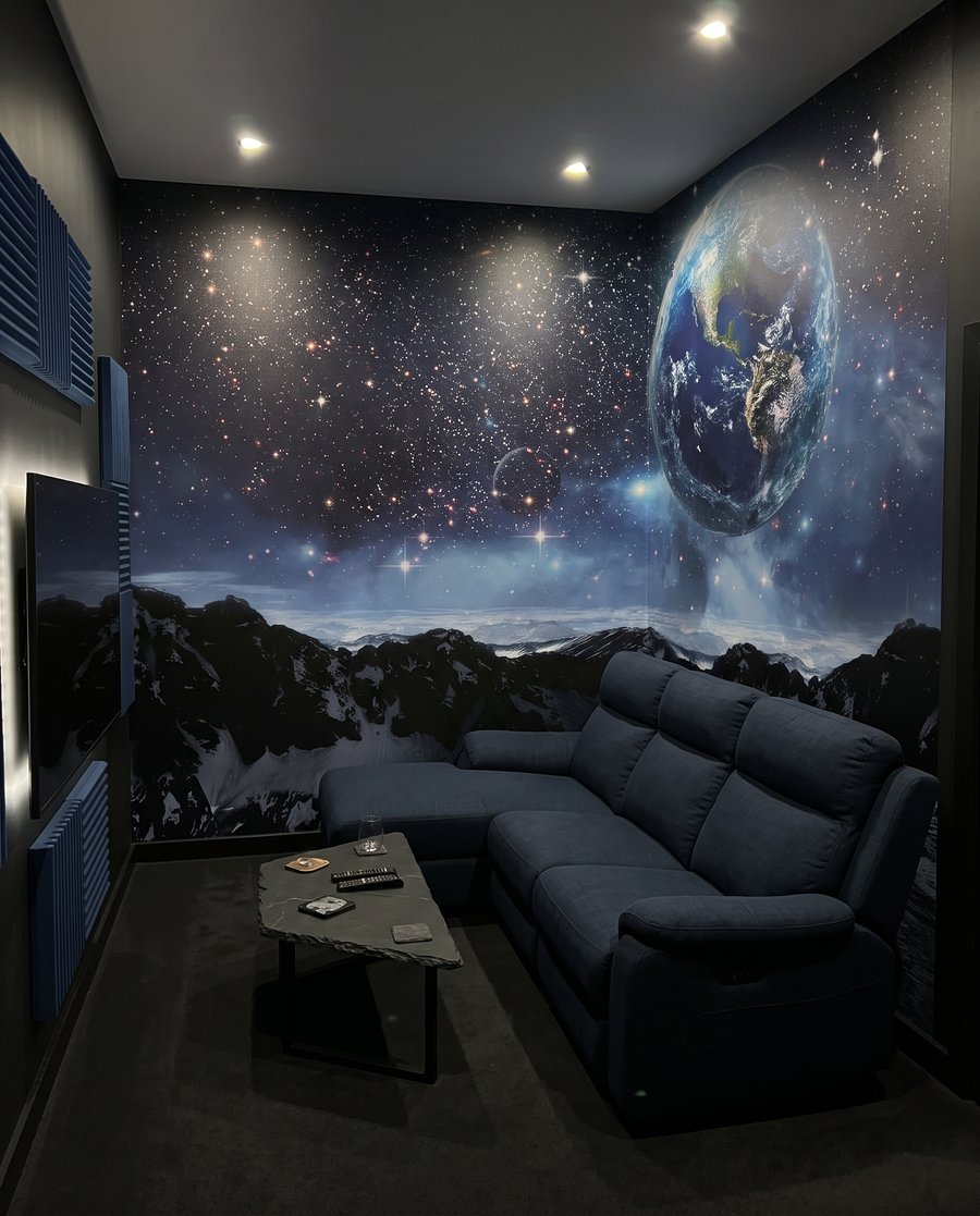 Terre et montagnes lunaires dans un intérieur