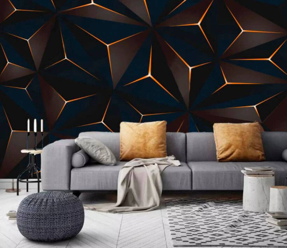 Facettes sombres, contours cuivrés dans un intérieur
