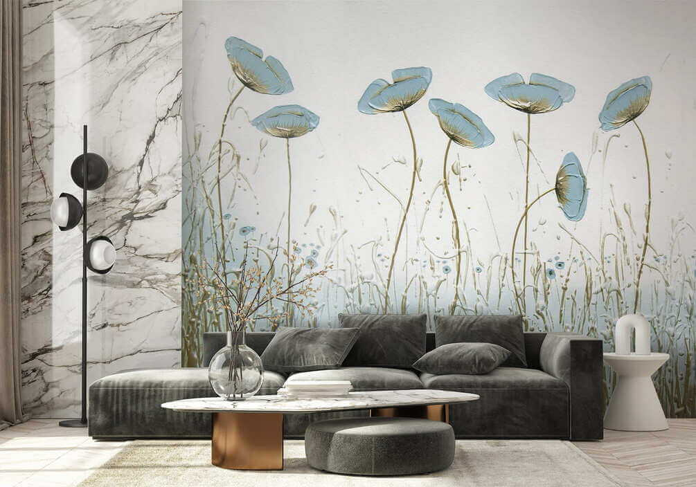 Fleurs bleues dans l’herbe dans un intérieur