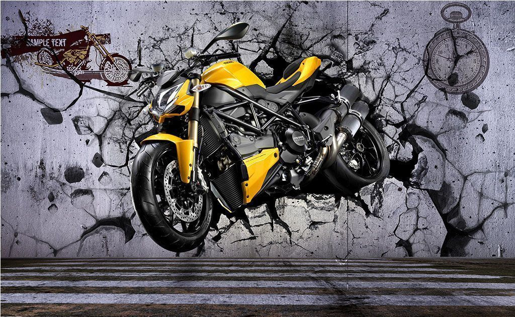 Moto traversant le mur dans un intérieur
