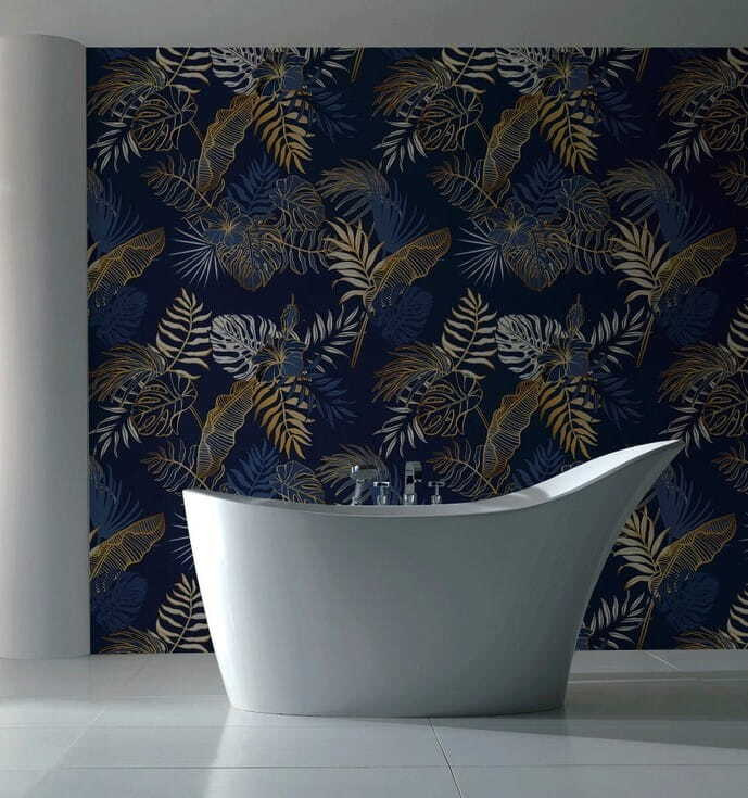 Rameaux sur bleu roi dans un intérieur