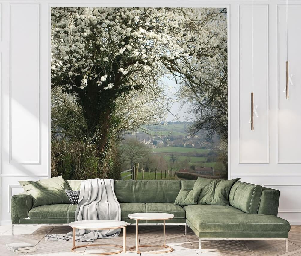 Chemin fleuri de blanc dans un intérieur