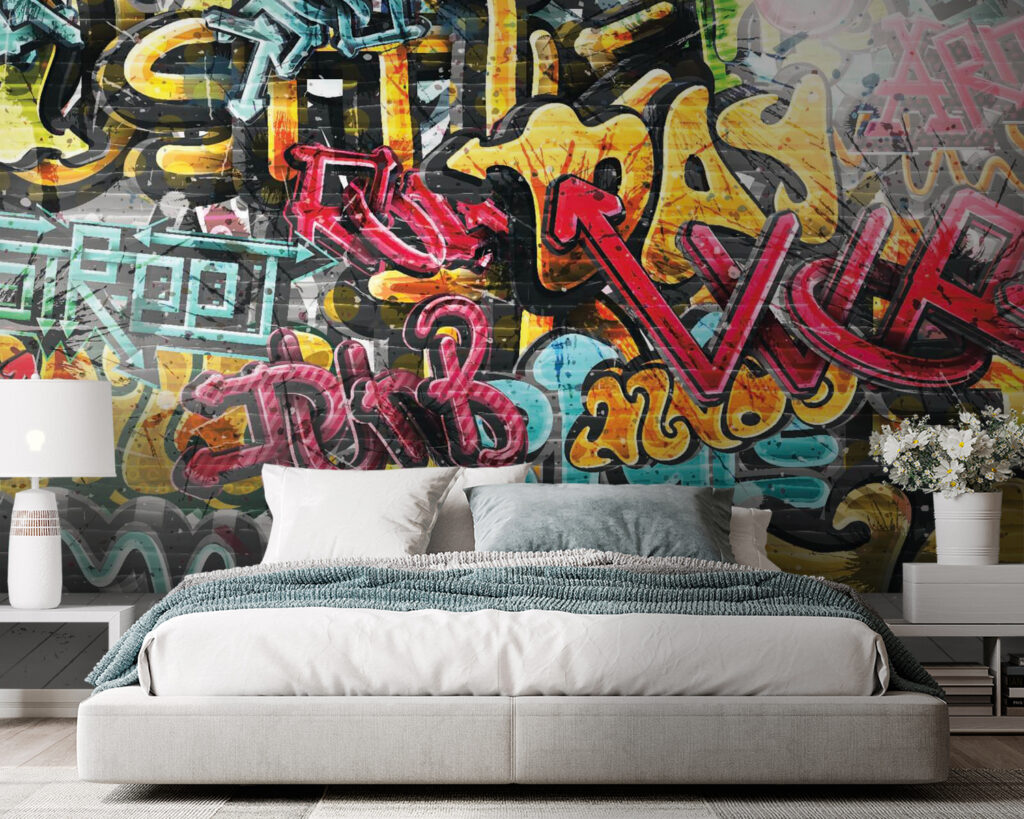 Mur de graffitis dans un intérieur