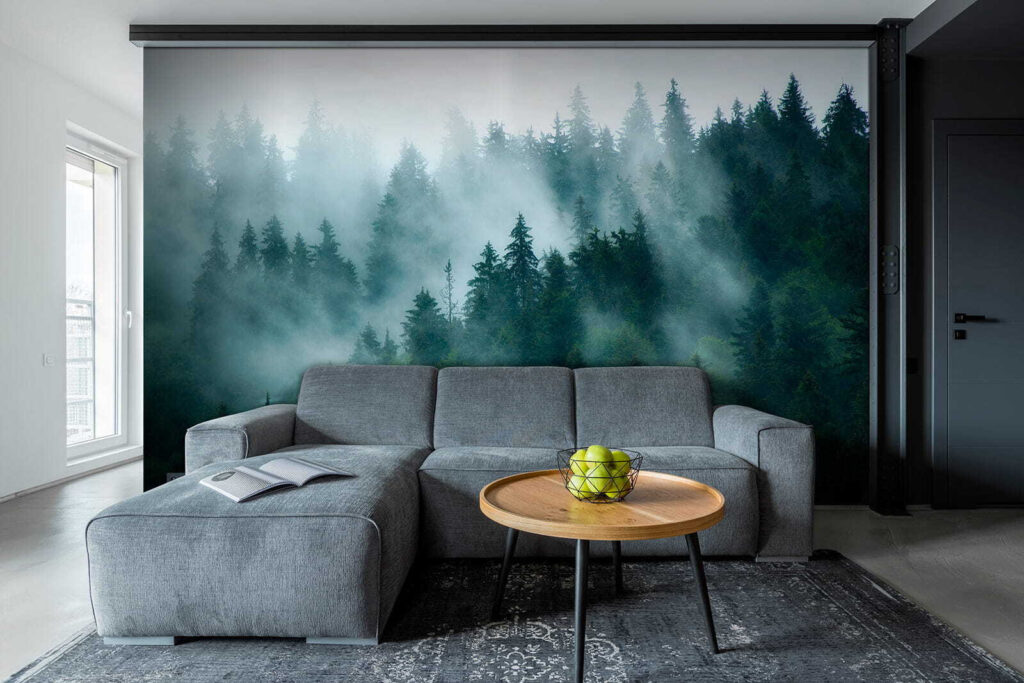 Brume entre les conifères dans un intérieur