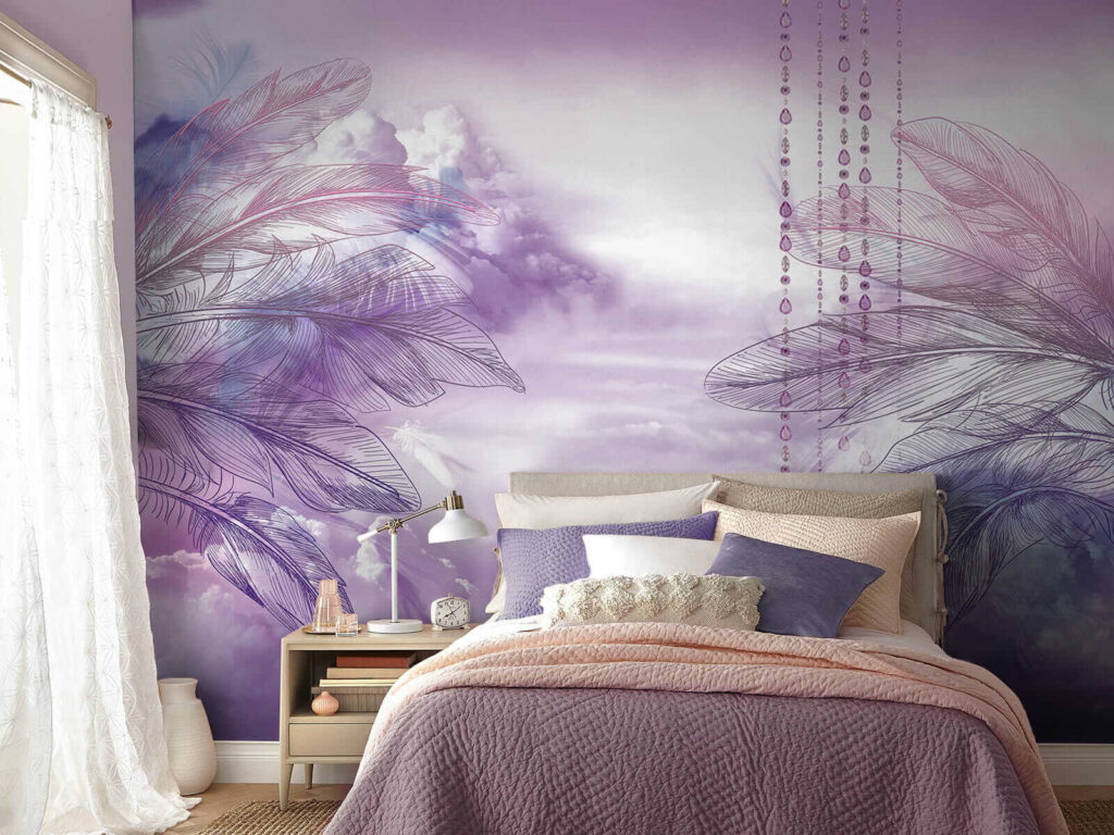 Balançoire violette et plumes dans un intérieur