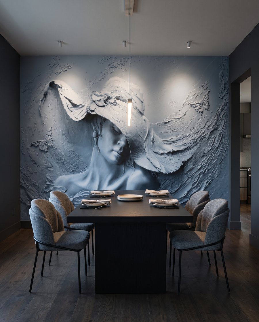Femme au chapeau ondulé — intérieur 1