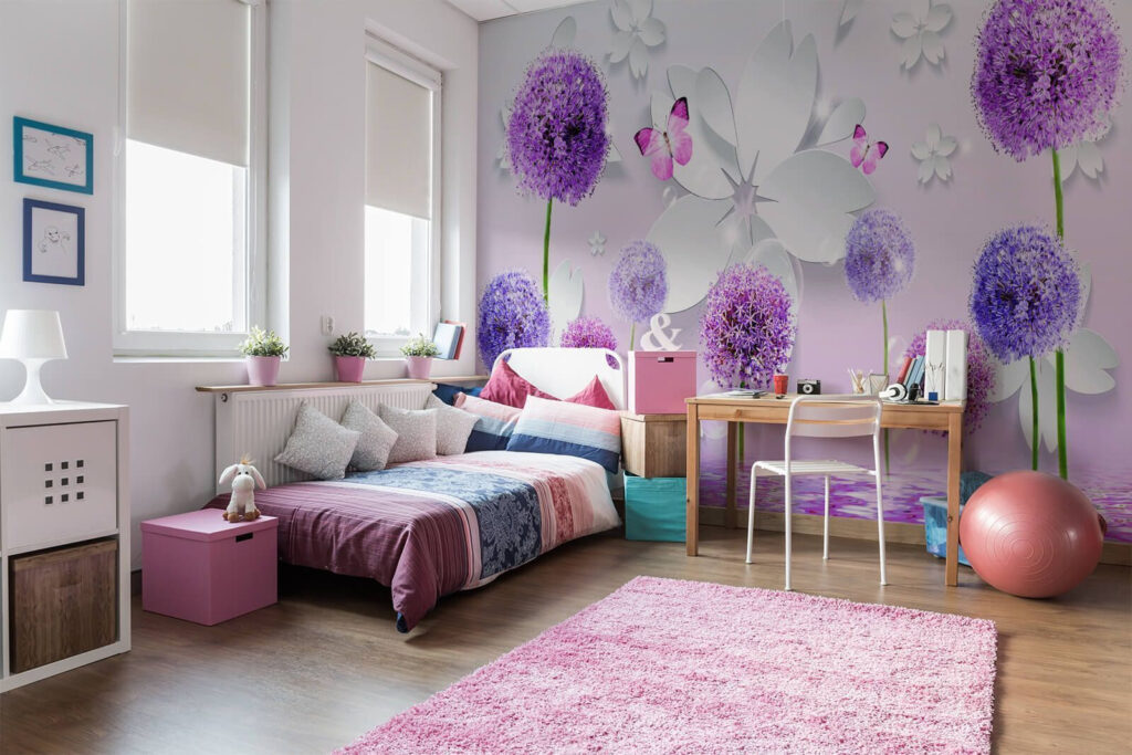Fleurs violettes et papillons — intérieur 1