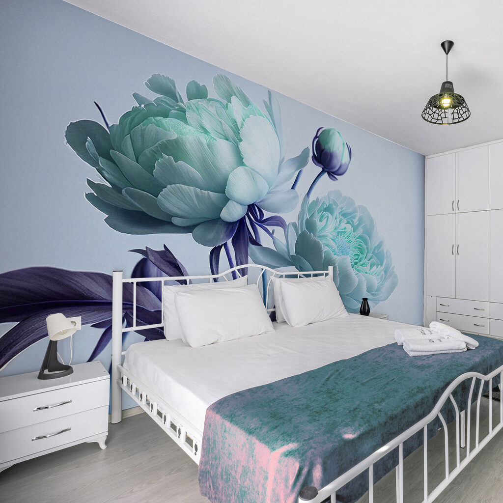 Fleurs aux longues feuilles dans un intérieur