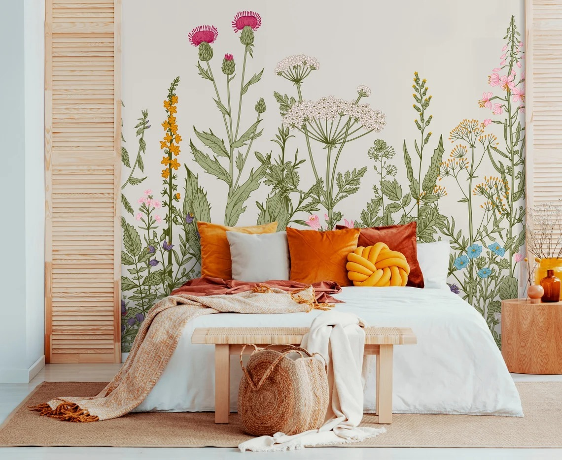 Fleurs sauvages, ciel rose dans un intérieur