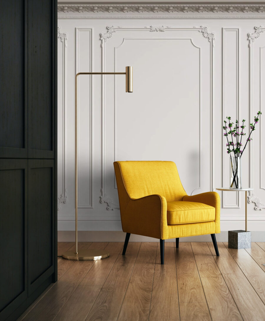 Mur paisible à moulures dans un intérieur