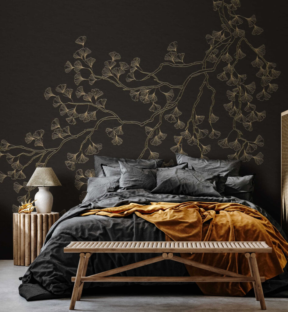 Rameaux dorés sur brun-noir dans un intérieur