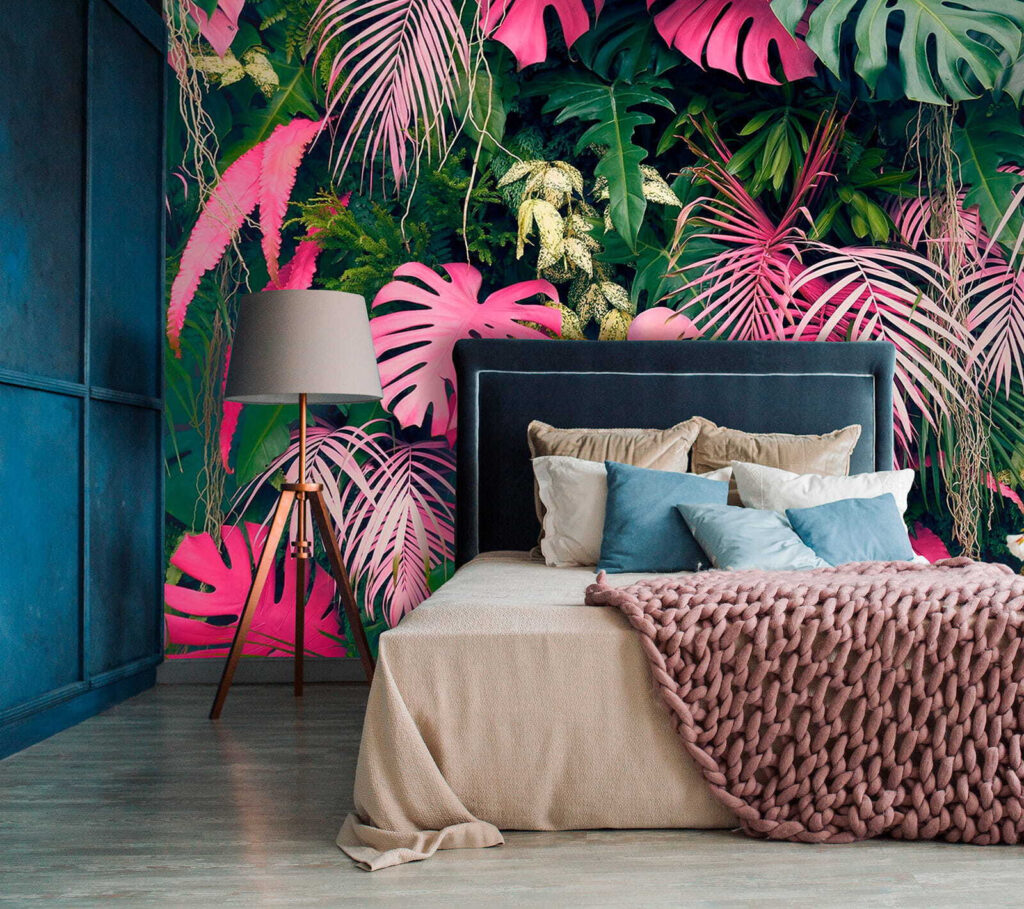 Feuilles roses en profondeur dans un intérieur