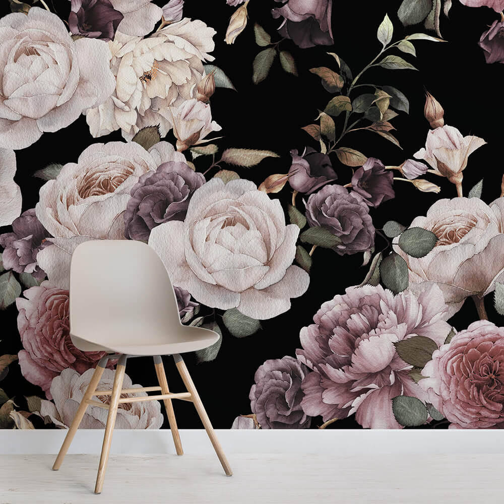 Roses sur fond noir dans un intérieur