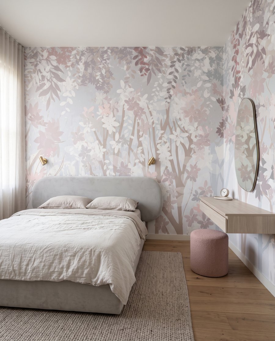 Sous-bois rose pâle dans un intérieur