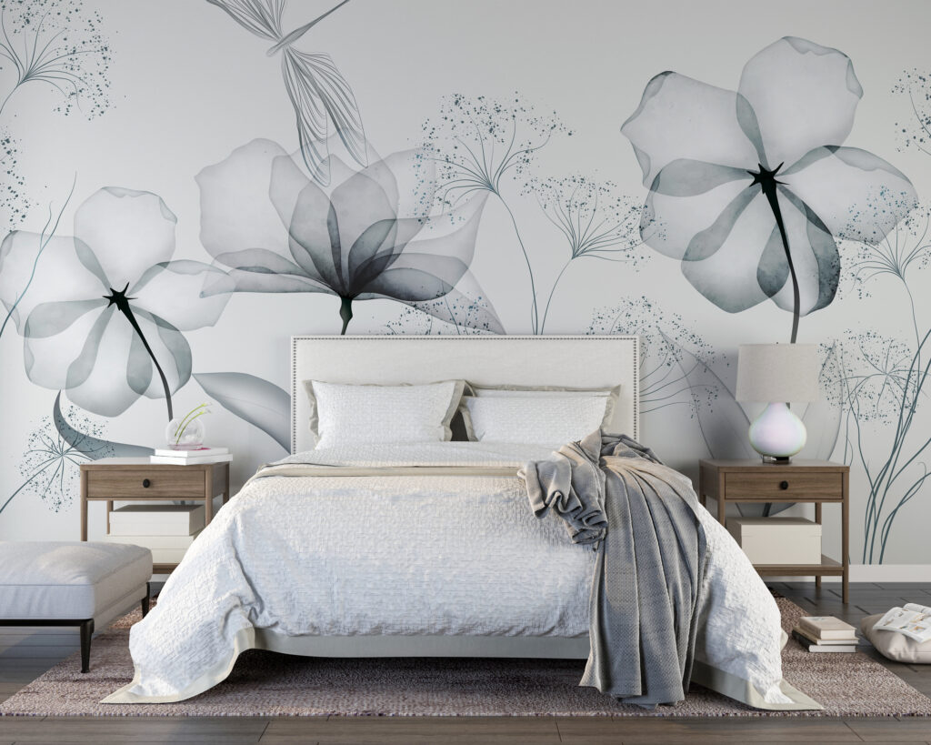 Fleurs translucides gris-bleu dans un intérieur