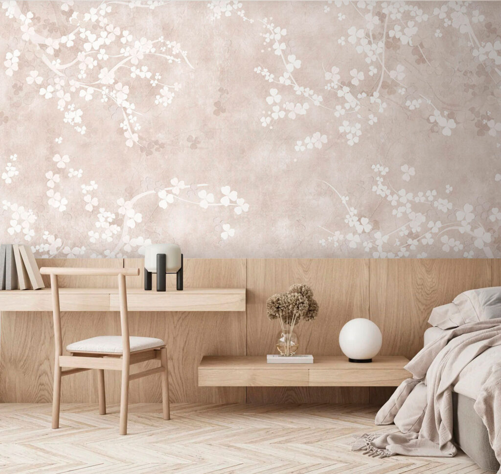 Fleurs blanches sur patine dans un intérieur
