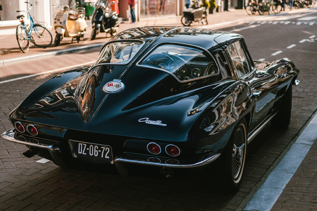 Voiture ancienne noire — motif complet