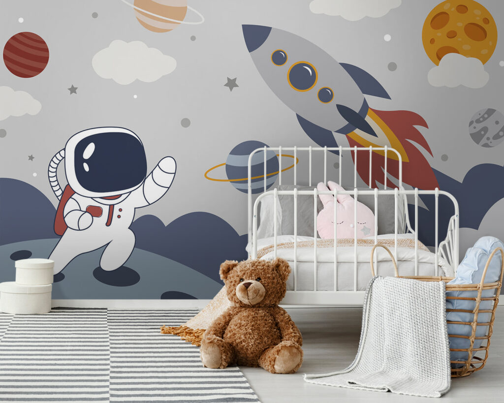 Petit astronaute et fusée dans un intérieur