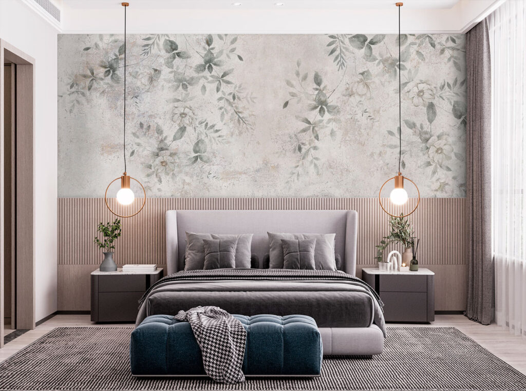 Fleurs sur blanc patiné dans un intérieur