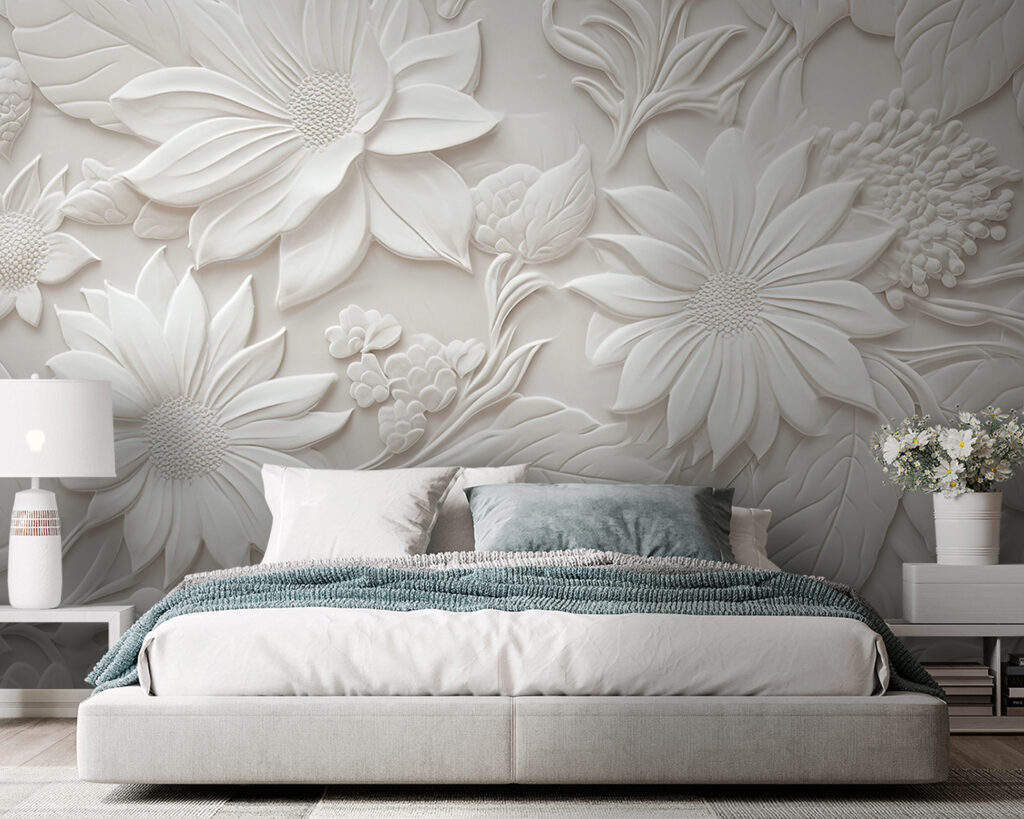 Fleurs blanches sculpturales dans un intérieur
