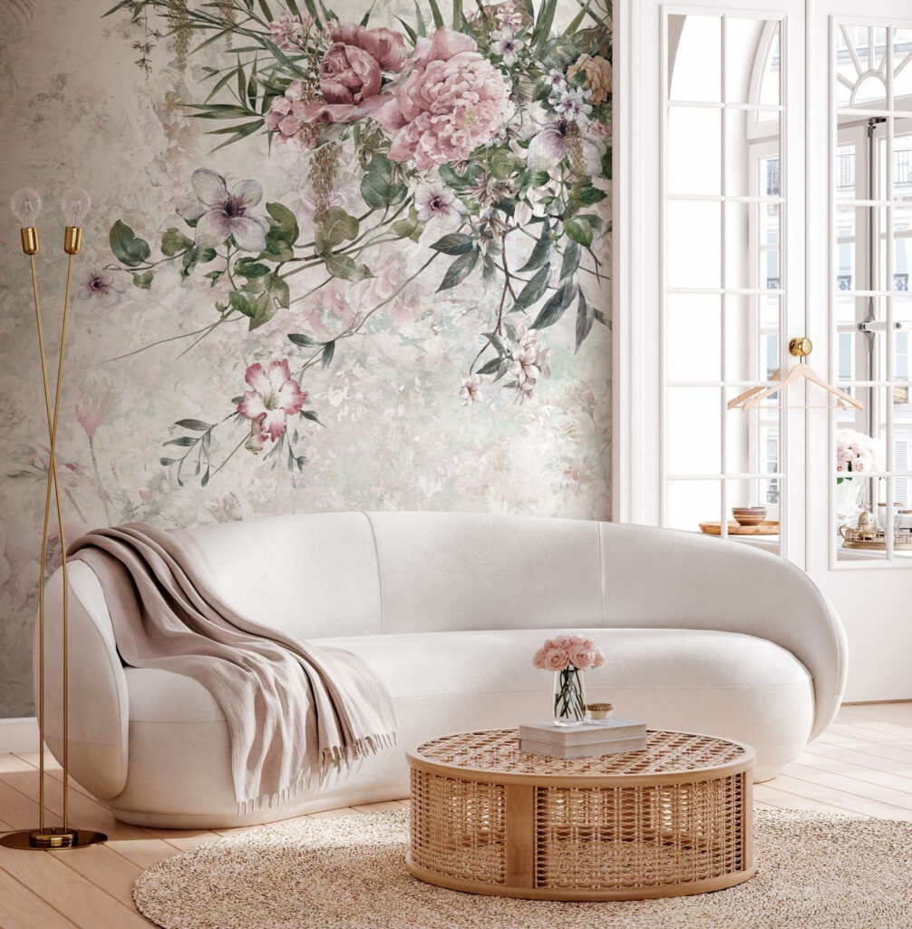 Floraison sur nuages patinés dans un intérieur