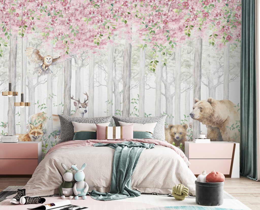 Sous les branches roses dans un intérieur