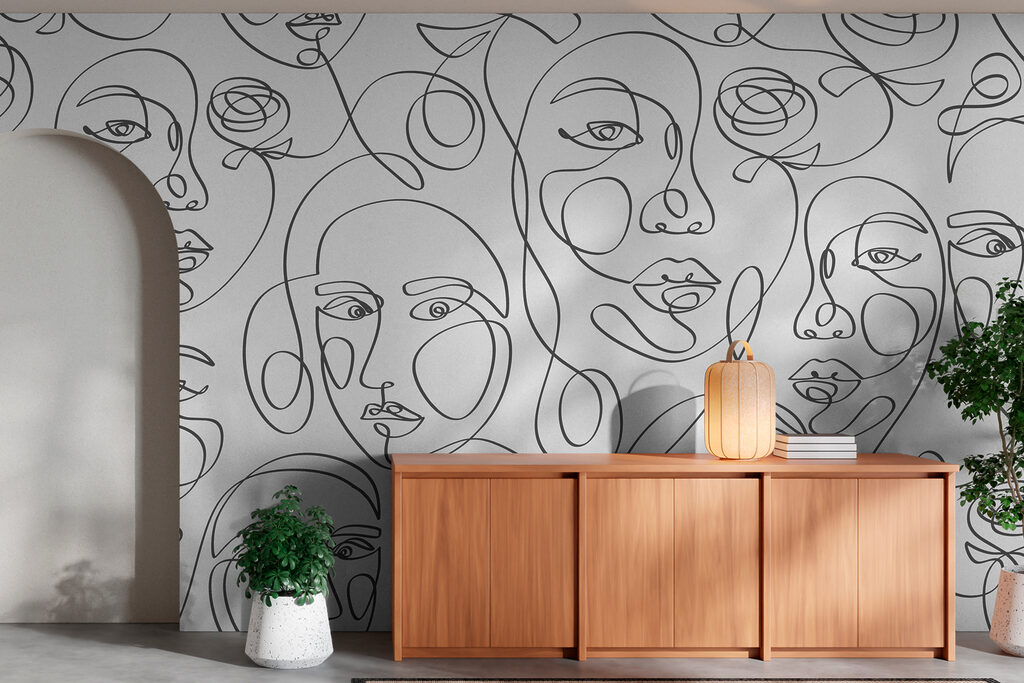 Visages parmi les roses dans un intérieur