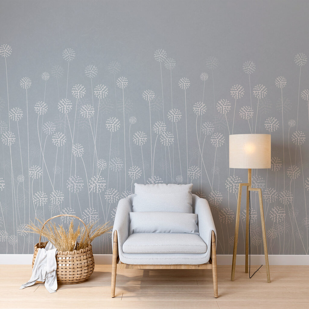 Fleurettes sur fines tiges dans un intérieur