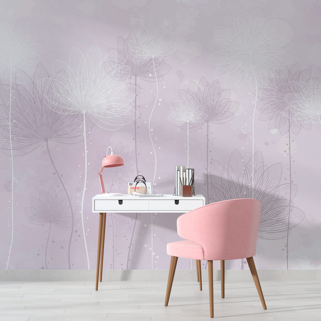 Fleurs graciles en transparence dans un intérieur