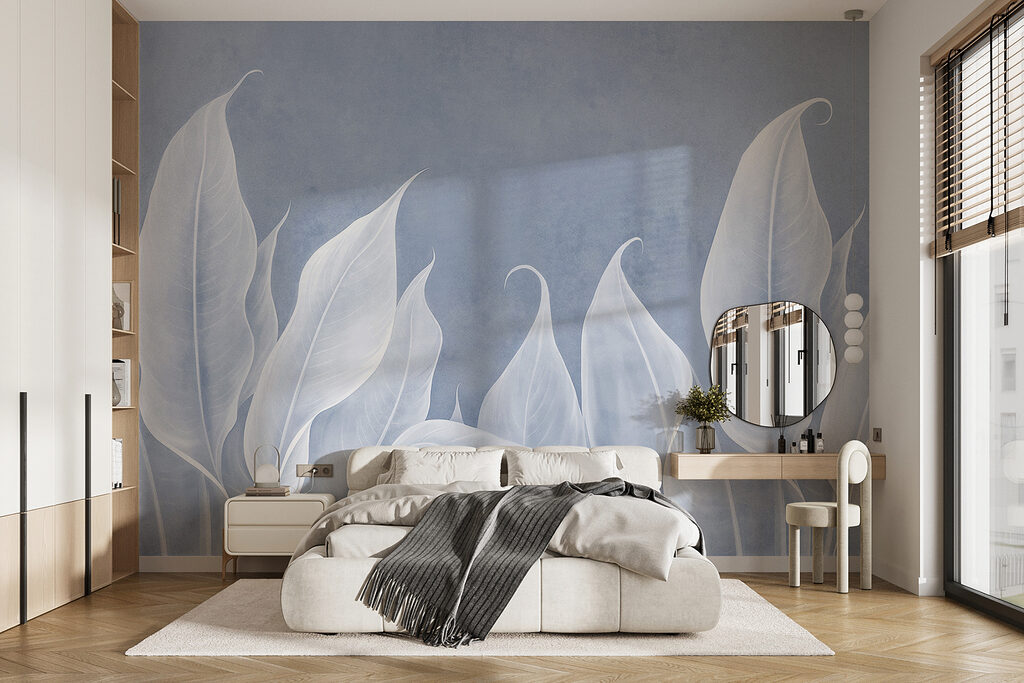 Feuilles aux pointes recourbées dans un intérieur