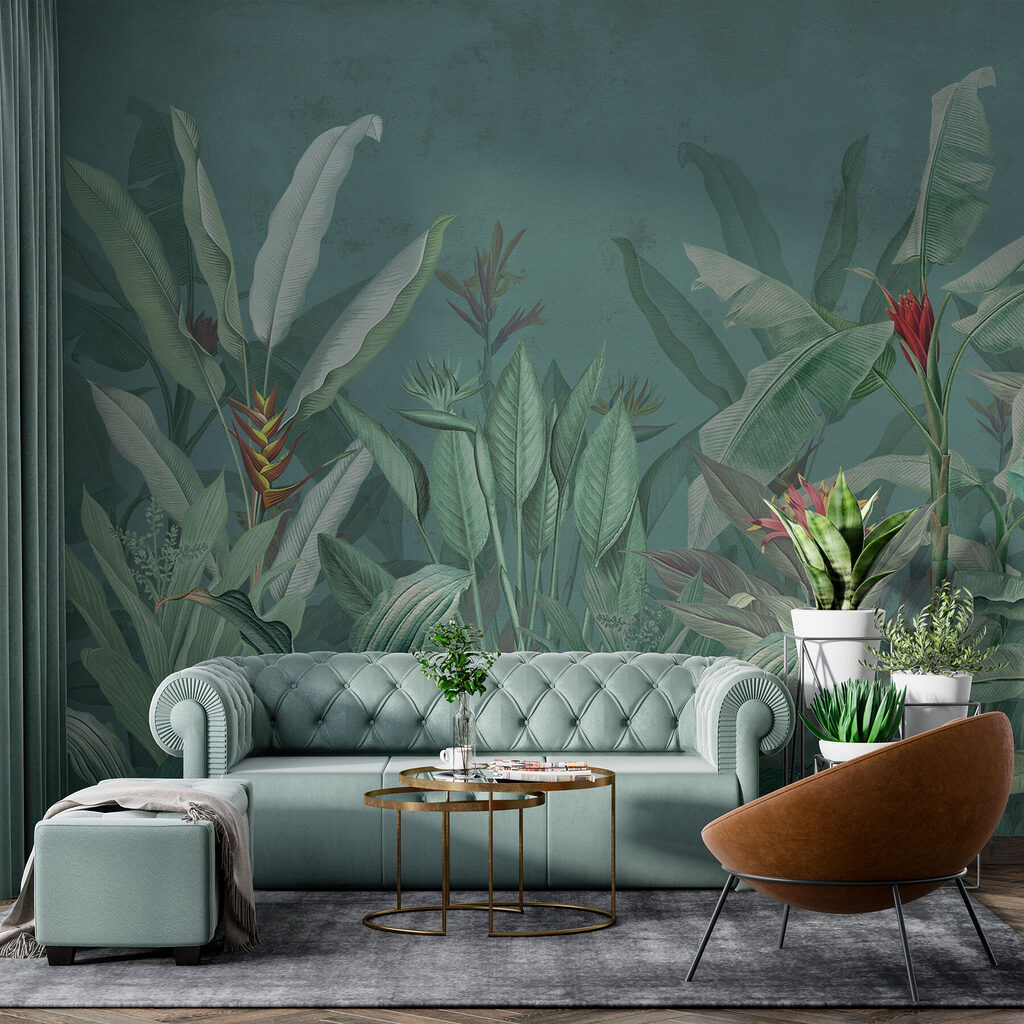 Fleurs tropicales élancées dans un intérieur