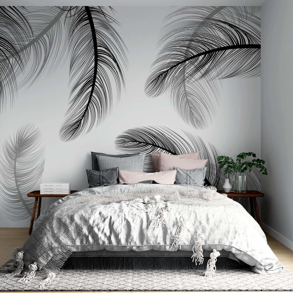 Longues plumes en mouvement dans un intérieur