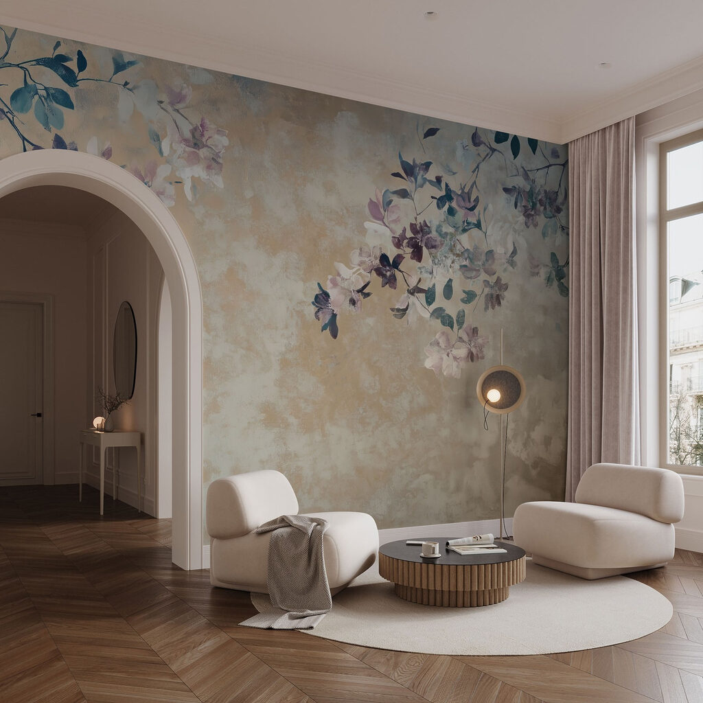 Fleurs bleues sur beige dans un intérieur