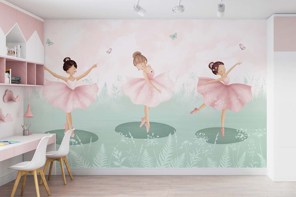 Trois petites danseuses dans un intérieur