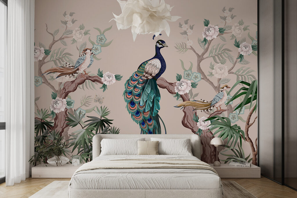 Paon et branches fleuries dans un intérieur