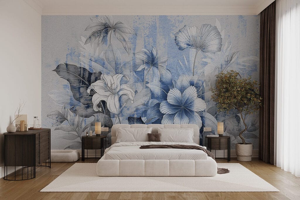 Fleurs et aplats patinés dans un intérieur