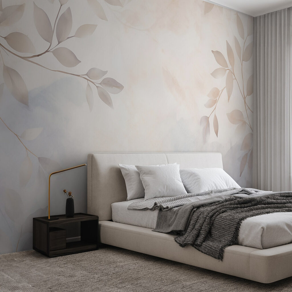 Rameaux pâles sur gris-bleu dans un intérieur